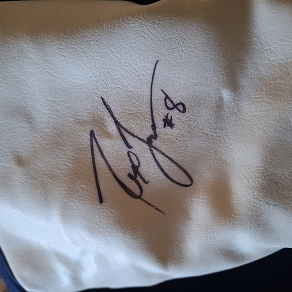 Team Jacket Bears boys size Small signed - Picture 3 of 3